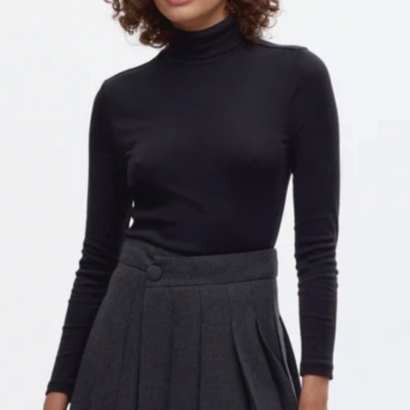 KOTN Fitted Turtleneck - Picture 4 of 4